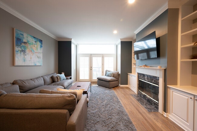 Photo - 1214 W School St