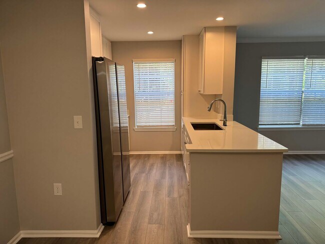 Photo - Beautifully Updated 1st Floor One Bedroom Condo at The Reserve at Woodbridge-Near Shopping & Medi...