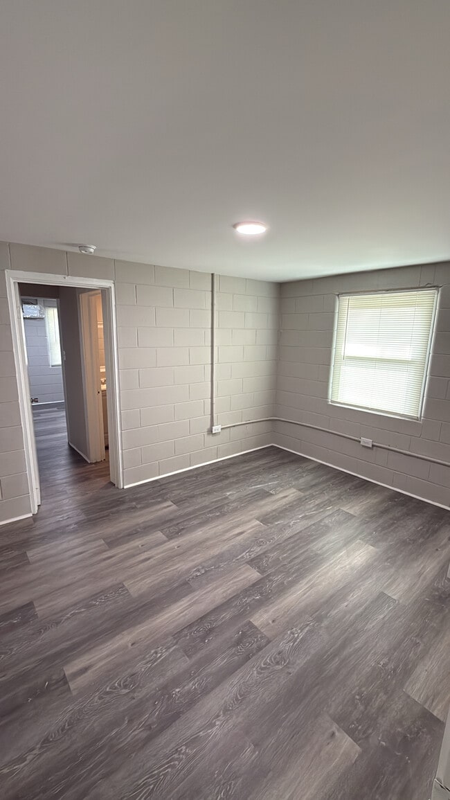 Photo - 410 Midway St