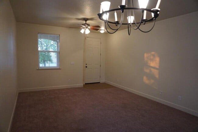 Photo - 424 Barclay Way