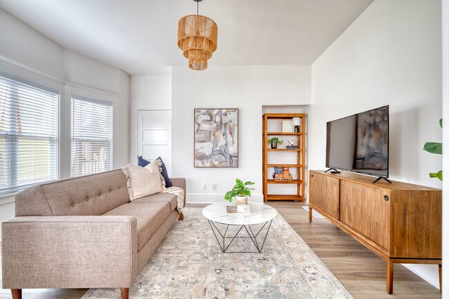 315-317 Northeast Beech Street-SI ID1309843P