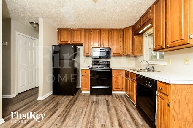 Photo - 215 Brooks Dr