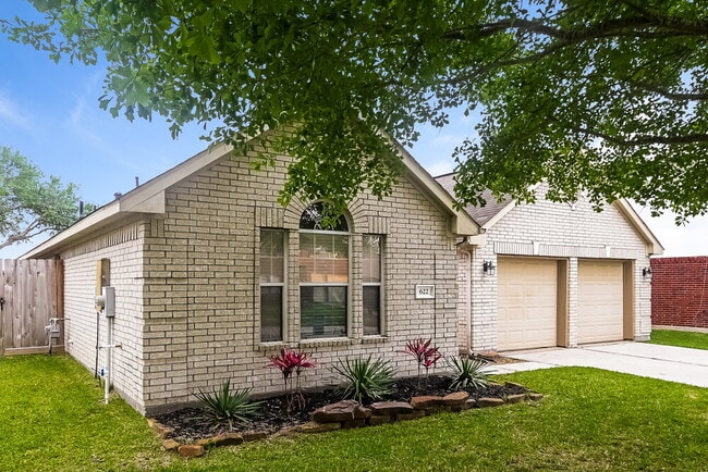 Photo - 622 Oak Briar Dr