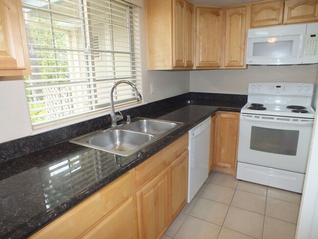 Photo - Cameron Park 2/1.5 townhouse style apt Unit D3