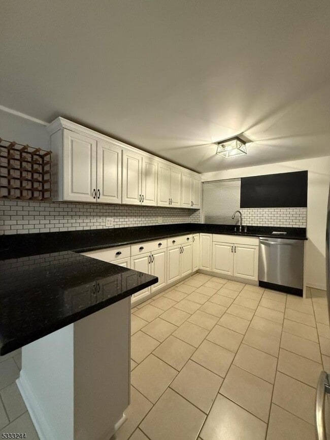 Photo - 139 Mapes Ave