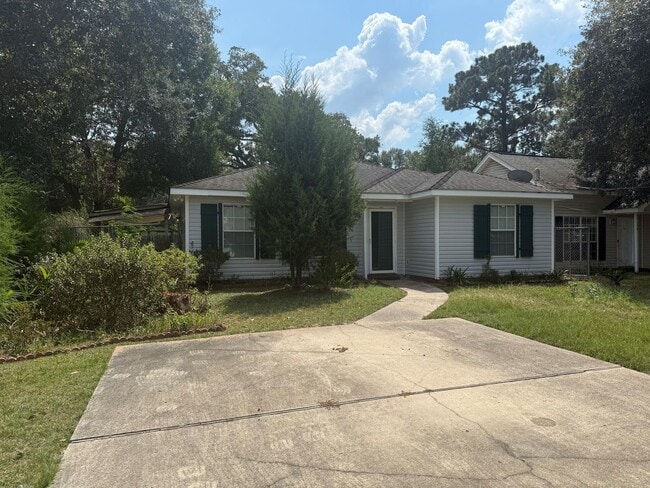 Building Photo - Two Bedroom Cutie Rental