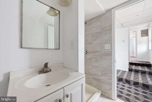 Photo - 7909 Oxford Ave