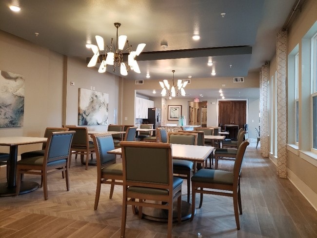 Photo - Huntington at Paseo de la Resaca