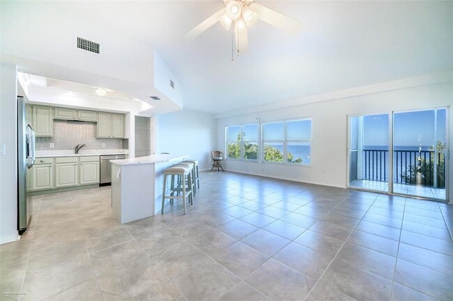 Photo - 101 N Marion Ct Unidad 133