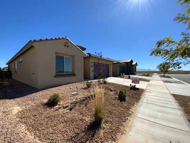 Photo - 3 Bedroom Single Story New Build in Mesa D...