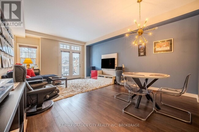 Photo - 37 Durksen Dr