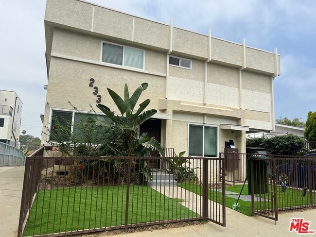 Photo - 233 N Park View St Unidad 9