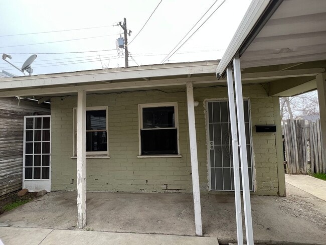 Building Photo - 411 Ray St Unit B