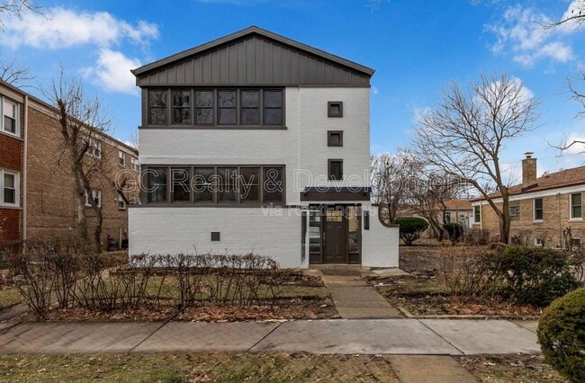 Building Photo - 6304 N Troy St Unit 2