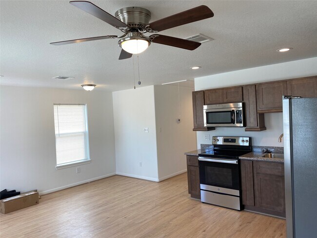 3722 Putnam Dr