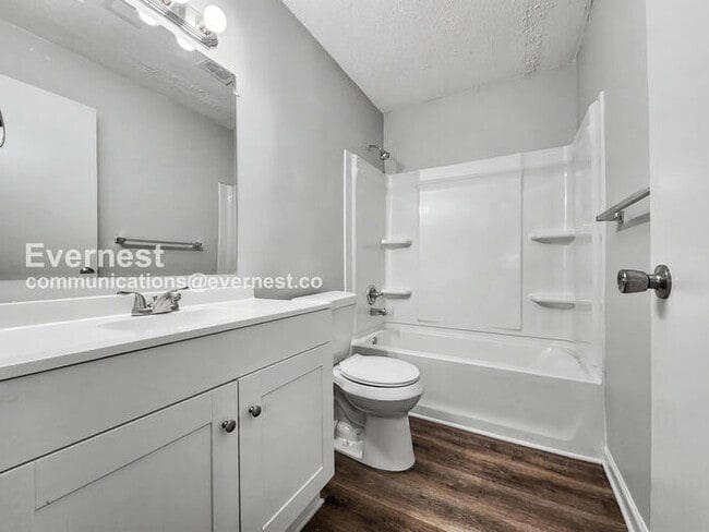 Photo - 725 W Creek Cir