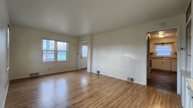 Photo - 1401 7th St N