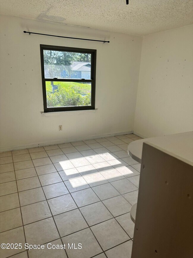 Photo - 836 Glencove Ave NW