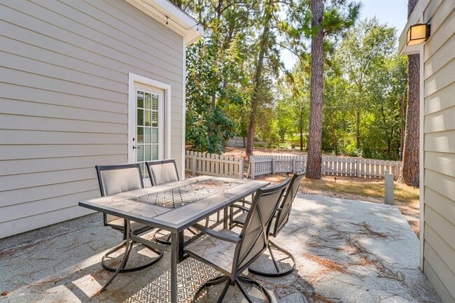 Photo - 372 Plum St