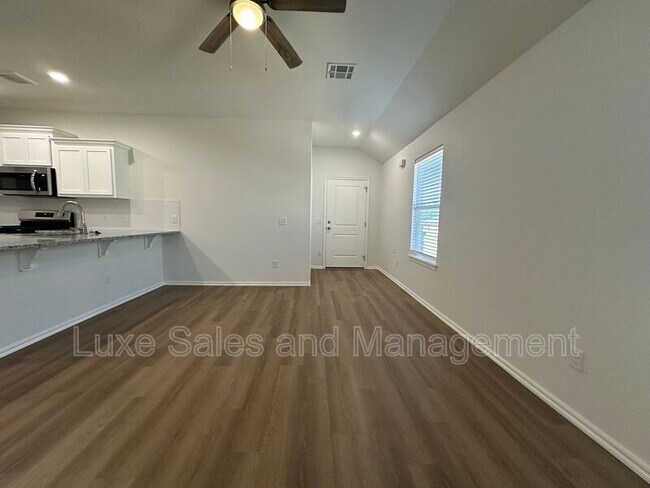 Photo - 11502 Mackenzie Wy