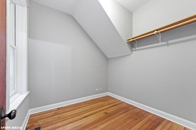 Photo - 2025 W Walton St