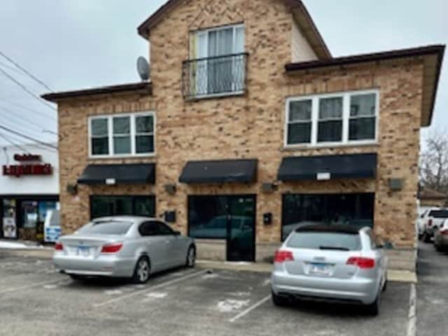 Building Photo - 915 E Oakton St