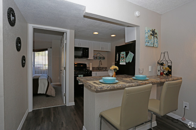 1BR, 1BA - 550 SF - Kitchen - Sunpointe Place Rental