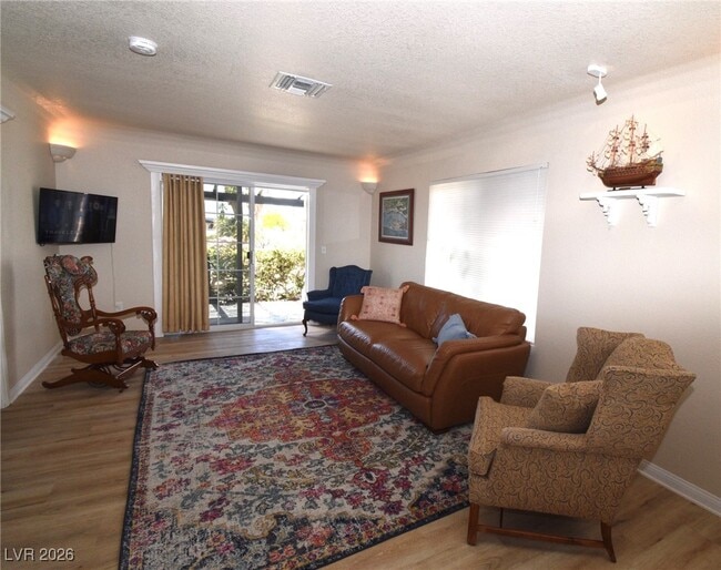 Photo - 6889 Beverly Glen Ave Unidad b