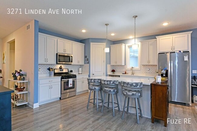 Photo - 3271 Linden Ave N