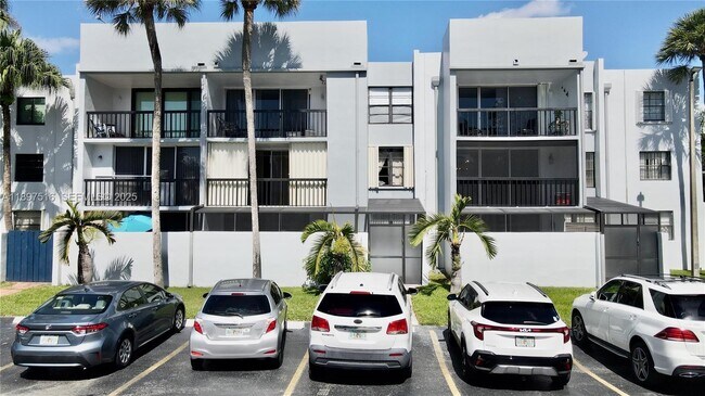 Building Photo - 10825 SW 112th Ave Unit 117