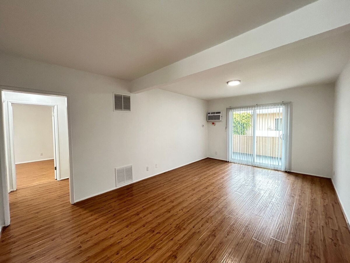 Photo - 1863 10th St.