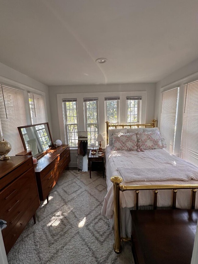 Photo - 1367 Oxford Rd NE Unit 1