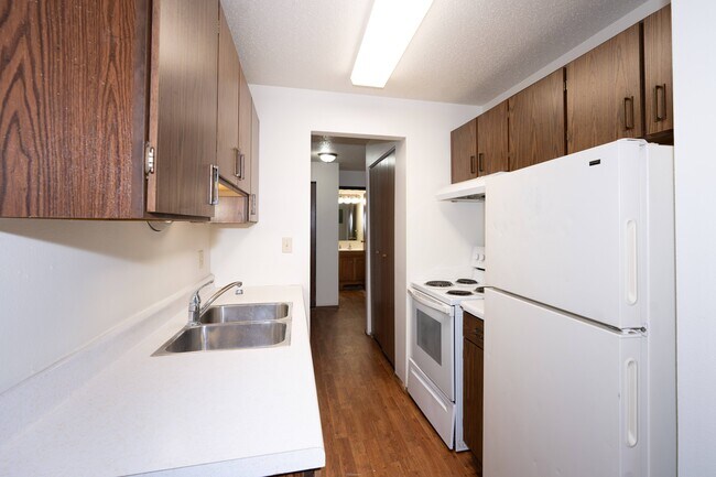 Fargo, ND Pacific Park Apartments | 11B | Cocina