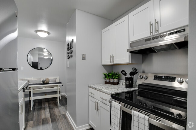 2BR, 1BA - 1,000SF - Kitchen - Harbor House