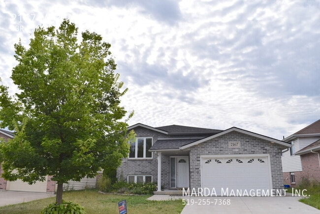 Building Photo - CHARMING RANCH 4 BED/2BATH - SOUTH CAMERON...