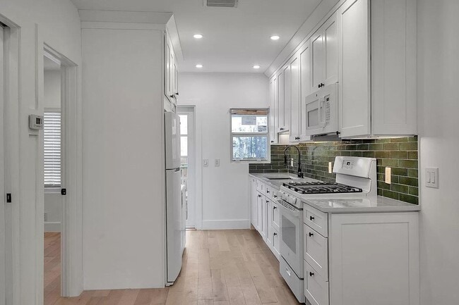 Photo - 829 N K St