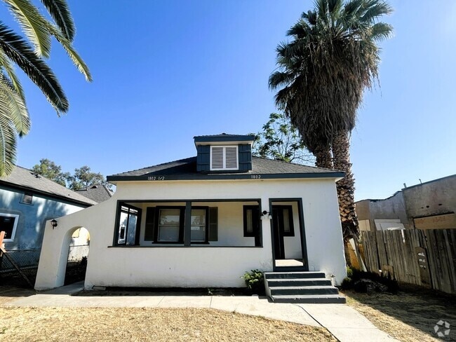 Building Photo - 1802 Forrest St Unit 1802 Forrest Ave Rental