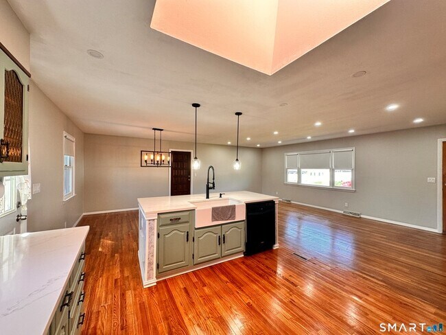 23 Robin Rd