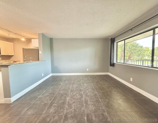 Photo - 1625 Meadows Cir