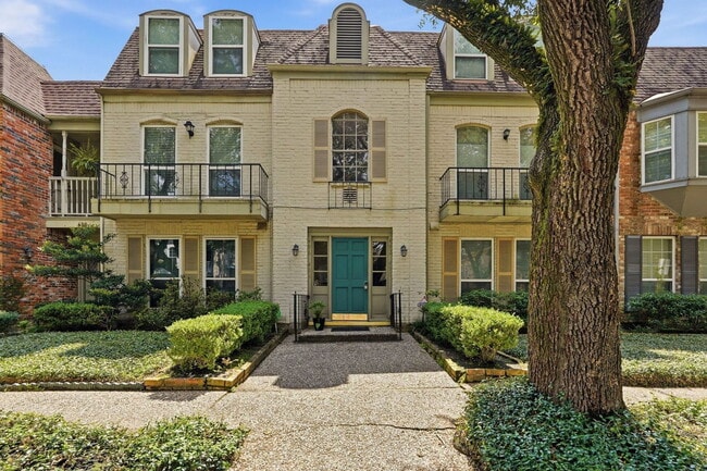 Building Photo - 496 N Post Oak Ln