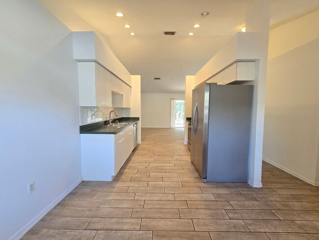 Photo - 3 Bedroom, 2 Bath Home with Yard - Palmetto