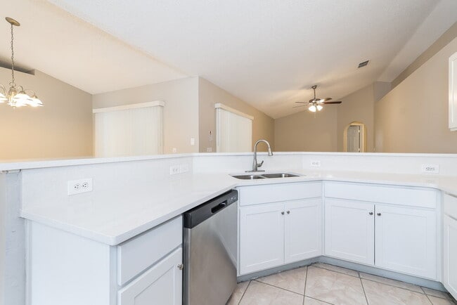 Photo - 5 Sequoia Way