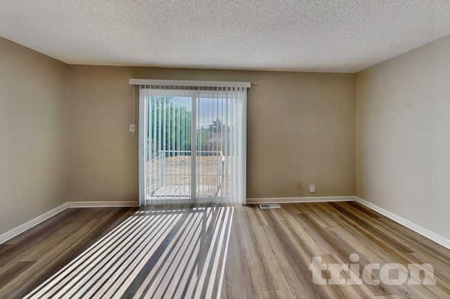 3445 Kings Row