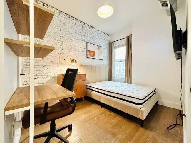 Building Photo - Furnished room/NOT APARTMENT Unit 2A