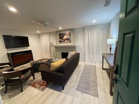 Photo - 701 NE 24th St