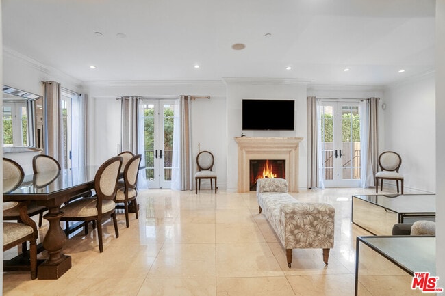 Building Photo - 208 S Lasky Dr Unit 102