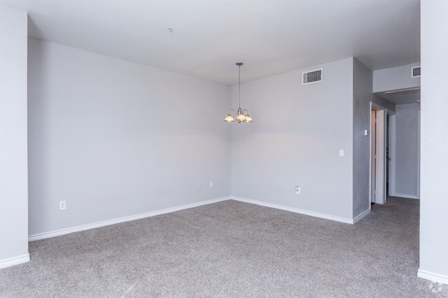 2HAB, 1BA - 871 ft² "Rustenburg" Comedor y sala de estar - COTTON CROSSING