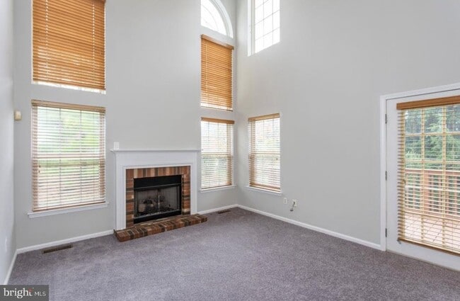 Photo - 105 Farrington Ct