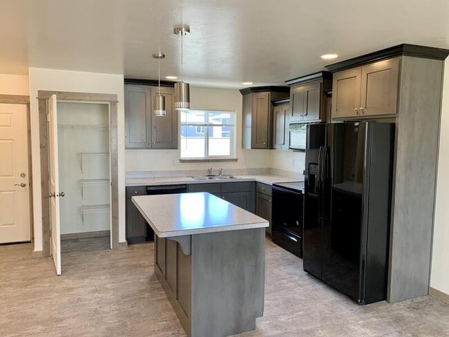 Photo - 850 Gibbon St