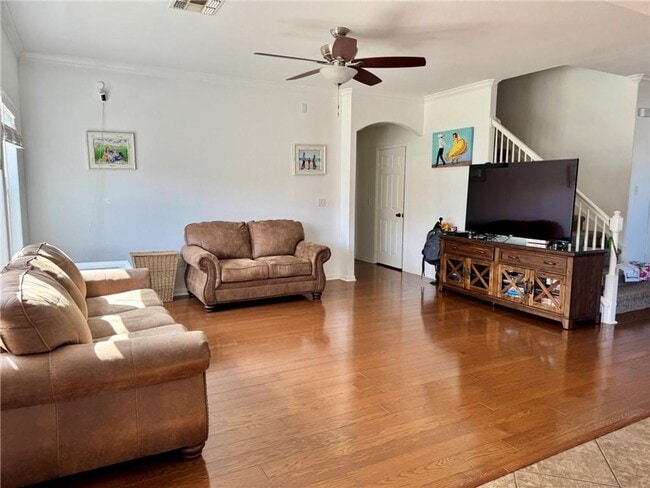 Photo - 2106 Halcon St